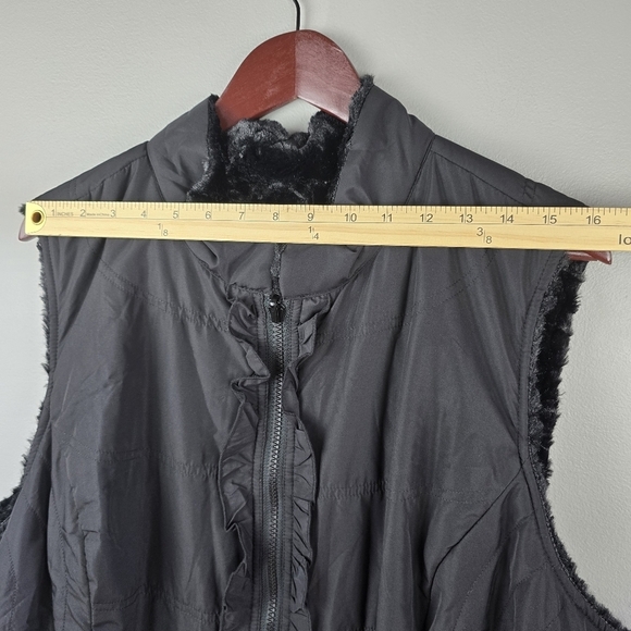 CJ BANKS Reversible Ruffle Zip Vest Faux Fur Black Women Sz 3X Neutral Layering - Picture 11 of 13